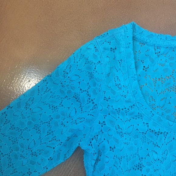 Perfect Gorgeous Lace Top- Deep Peacock Blue-EXCELLENT CONDITION - Picture 4 of 6